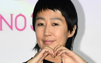 '연매출 180억' 홍진경, '쓰레기 봉투' 김치 해명했다…"덱스에 준 적 없어, 우리 제품 아냐"