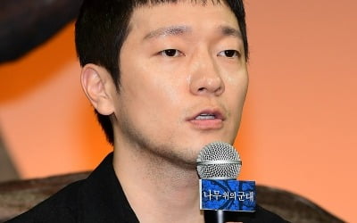 '유인나와 핑크빛' 손석구, 진짜 복면 썼나…노래까지 잘하는지 '관심 집중' ('복면가왕')