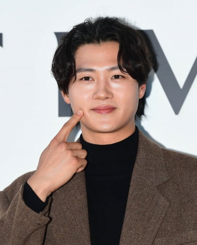 '日모델 열애설 침묵' 오상욱, 8살 연상 유명 가수에 고백했다…동료들도 깜짝 ('핸썸가이즈')