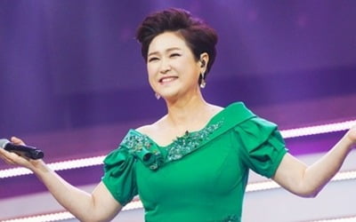 [종합] '논현동 이효리' 김용임 재혼, 남편 알고보니 매니저였다…"가수 꼬셨다 구설수" ('가보자고')