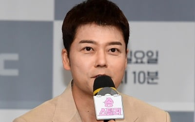 "신혼부부 됐다" 전현무, '20세 연하' 아나운서와 열애설에 입 열었다 ('전현무계획')