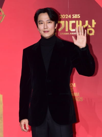 '제작사 CEO' 김남길, 겹경사 터졌다…생일 맞이 팬미팅 성료 [공식]