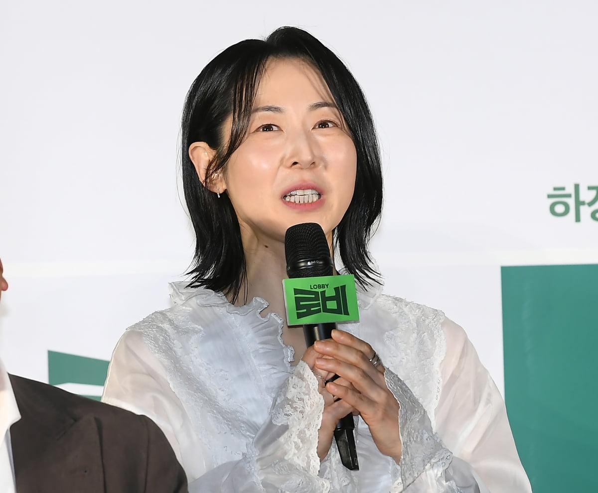 [종합] '10년 만에 연출작' 하정우, '골프 접대' 결심했다…"무조건 해야겠다 생각"('로비')