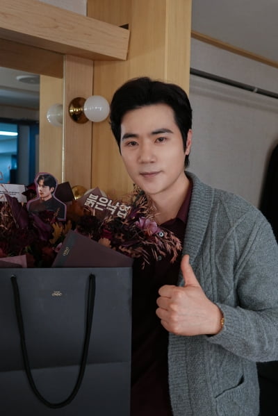 김강우, '붉은 낙엽'으로 뜨거운 박수