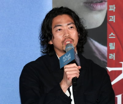 이정찬 감독, 웹툰을 실사화보다 인물들 설득력 가지는데 주안점[TEN포토]