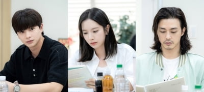 [공식] 육성재, '첫사랑' 김지연과 ♥핑크빛 터진다…김지훈이 옆에서 도와줘 ('귀궁')