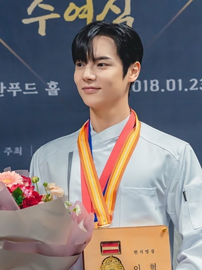 '죄책감 無' 이세온, 시우민과 갈등 터졌다…눈빛부터 성격 보이네('허식당')