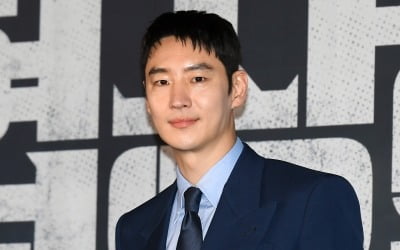[종합] 이제훈, '백발' 냉혈한으로 돌아온다…"눈빛만 봐도 알 수 있는, 진실의 맛" ('협상의 기술')