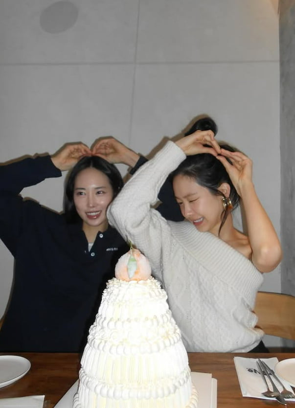 사진=손나은 SNS