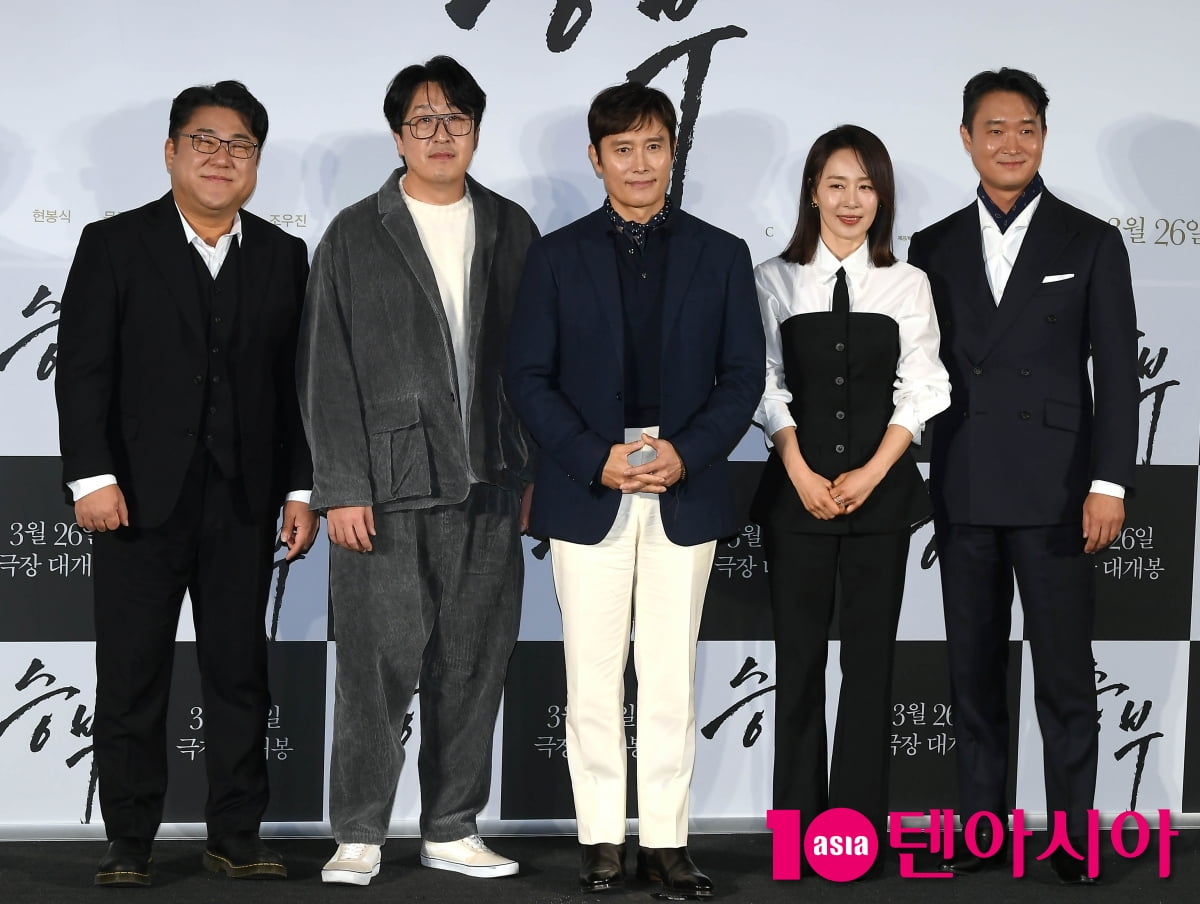 이병헌-고창석-현봉식-문정희-조우진, 영화 '승부' 주연들 힘찬 파이팅![TEN포토+]