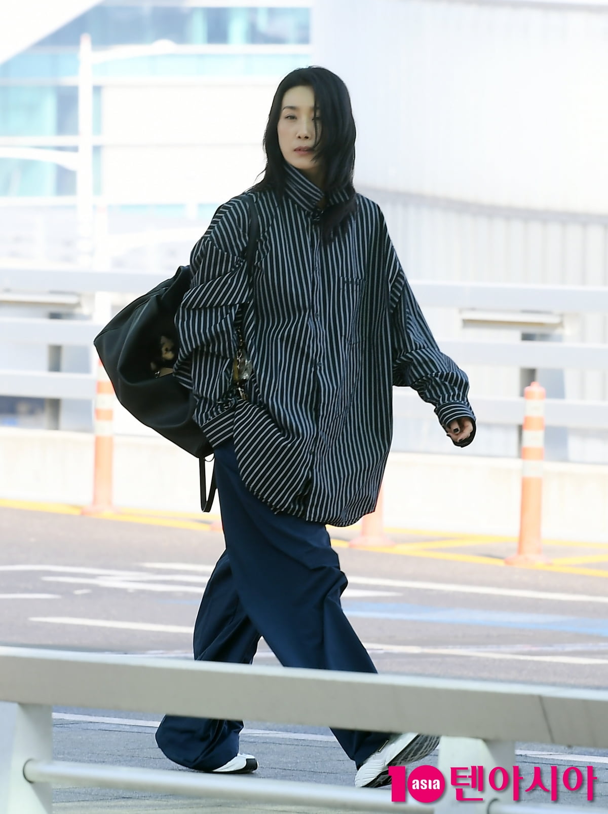 김서형, 패션쇼 참석차 파리로 출국[TEN포토+]