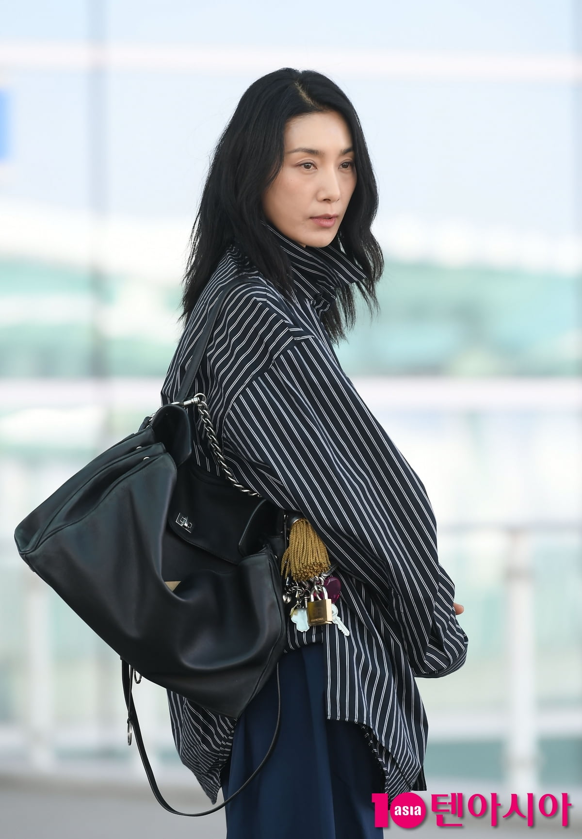 김서형, 뒤돌아보면 심쿵...러블리한 공항패션[TEN포토+]