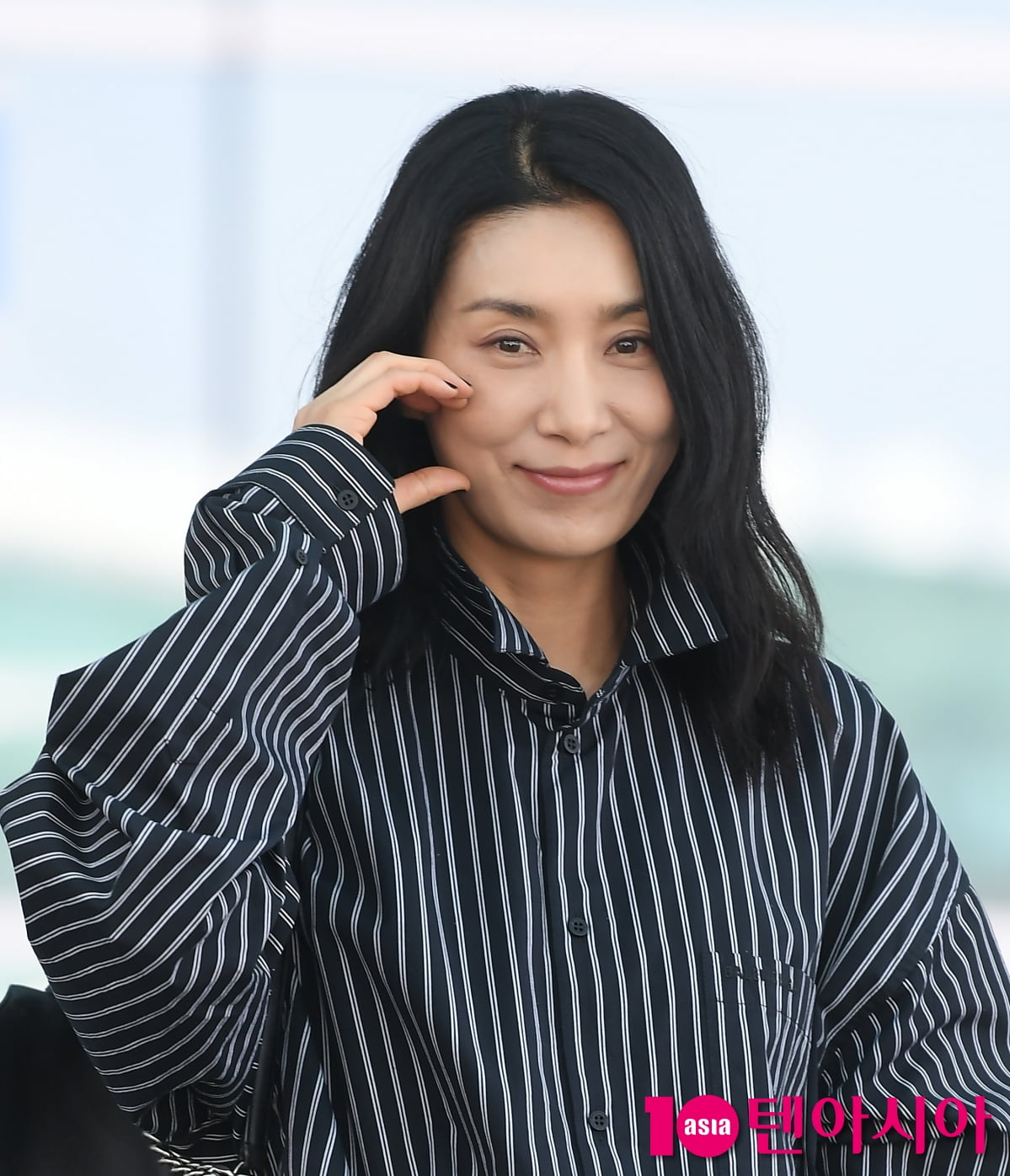김서형, 뒤돌아보면 심쿵...러블리한 공항패션[TEN포토+]