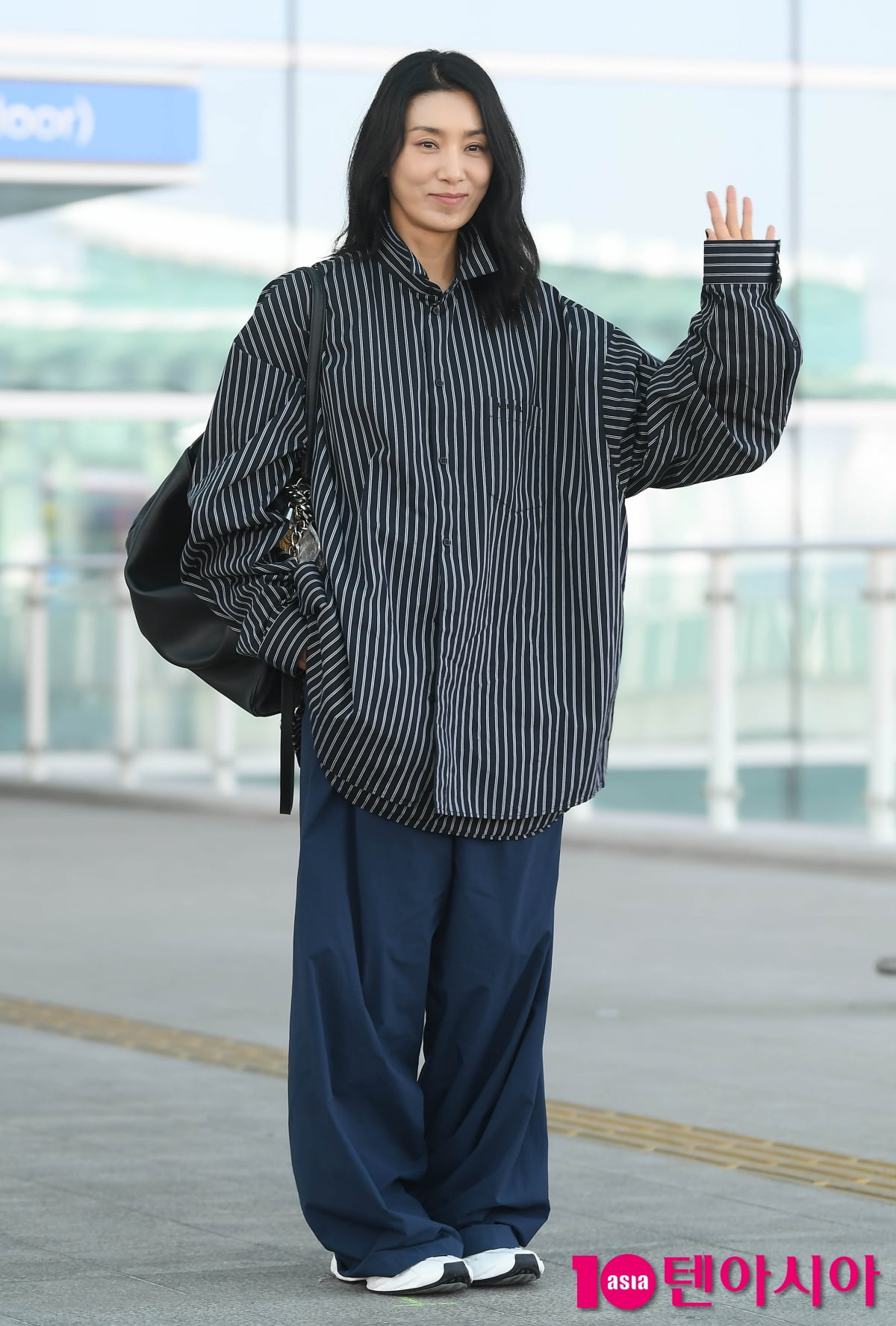 김서형, 뒤돌아보면 심쿵...러블리한 공항패션[TEN포토+]
