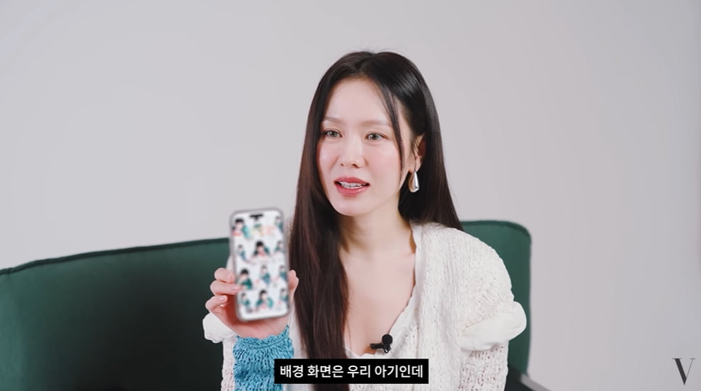 '현빈♥' 손예진, 아들 사진 공개…'꿀 뚝뚝' "생수도 까다롭게 먹여" ('보그')