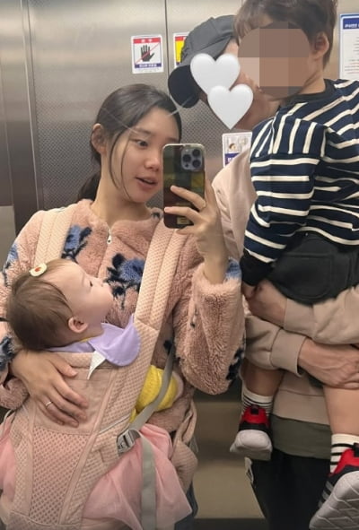'애둘맘' 김수민 아나운서, 학비 '6억' 학교 엄마 되나…송도서 포착