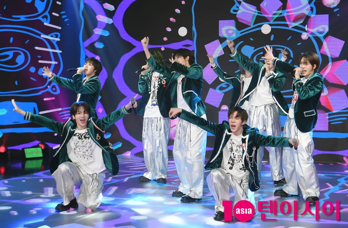 엔티엑스, 타이틀곡 'OVER N OVER' 즐거운 무대[TEN포토+]