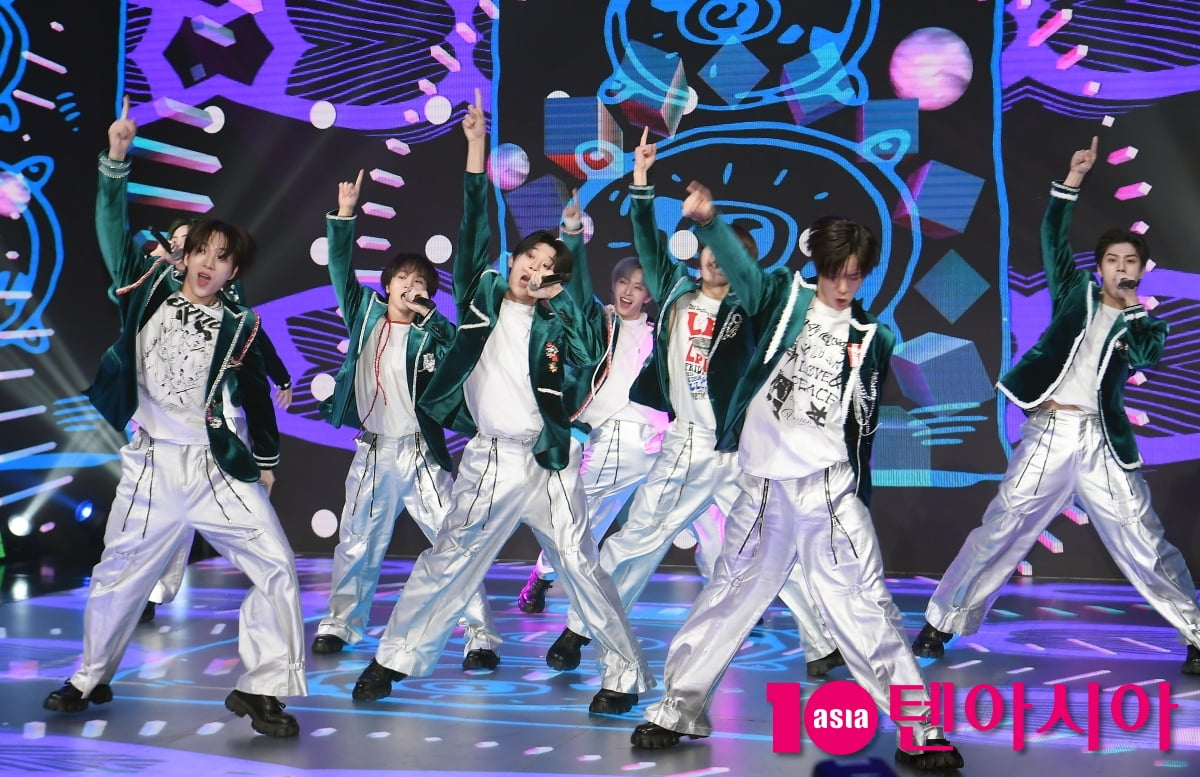 엔티엑스, 타이틀곡 'OVER N OVER' 즐거운 무대[TEN포토+]