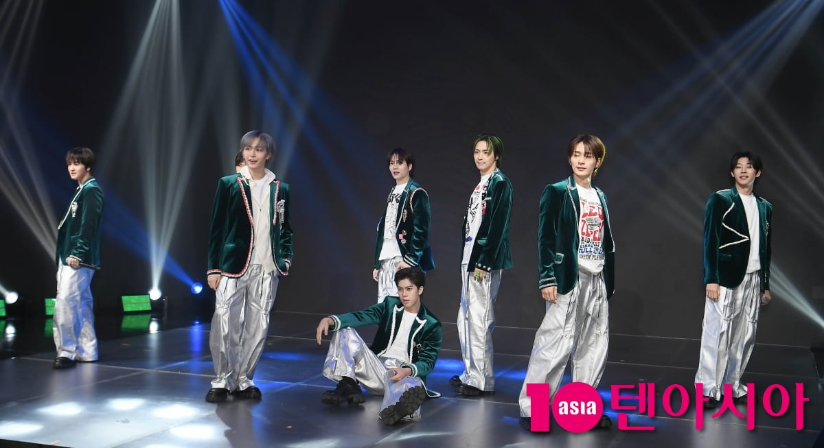 엔티엑스, 타이틀곡 'OVER N OVER' 즐거운 무대[TEN포토+]