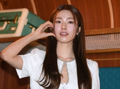 俳優ハ・ヨン、清純な天井美看護師…華やかなお出かけ