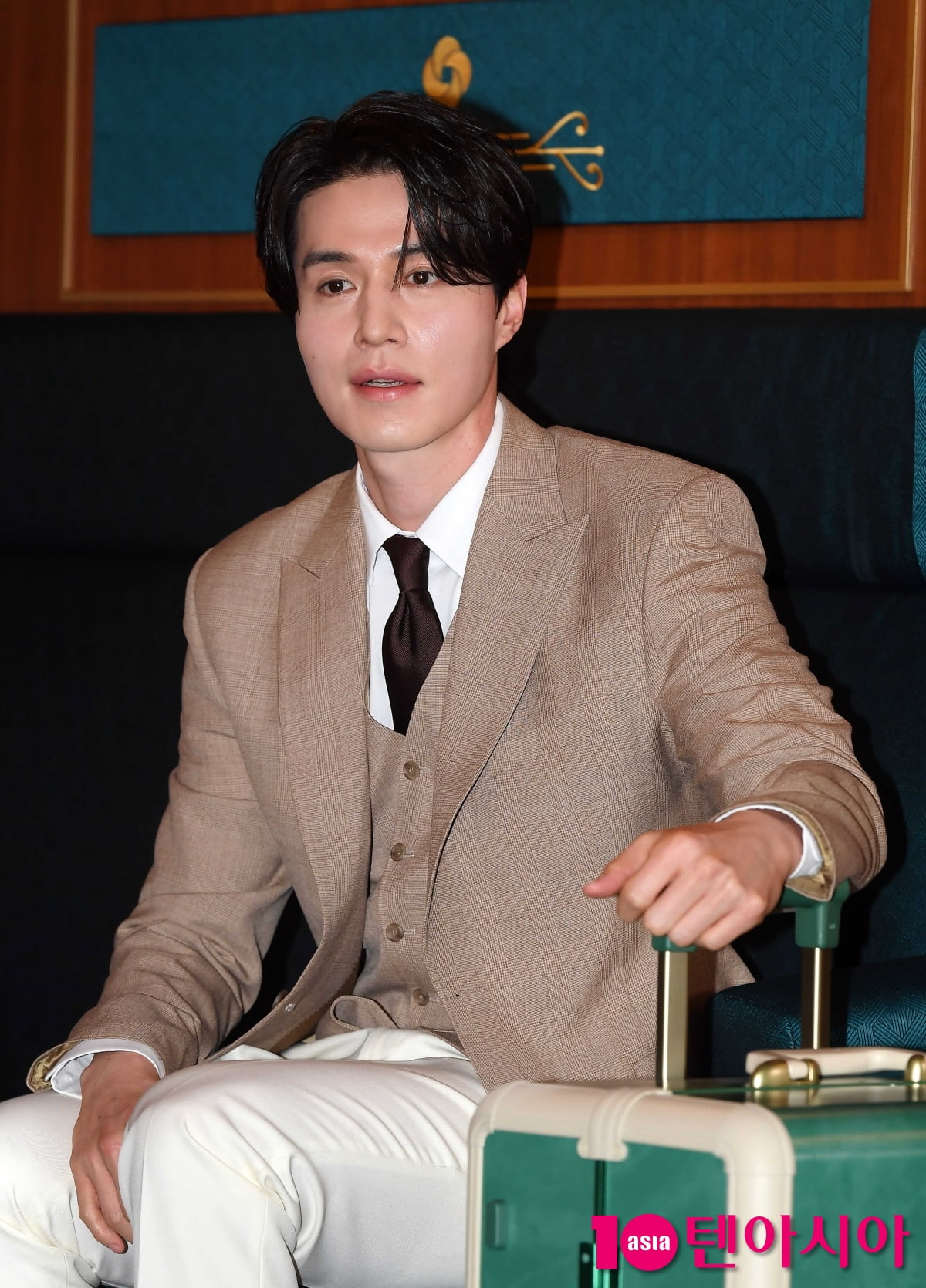 이동욱, 함께 여행 떠나고 싶읕 댄디룩...장난꾸러기 하트[TEN포토+]