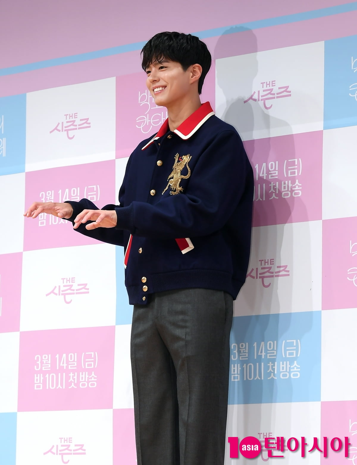 박보검, 훈훈한 볼콕...위트 넘치는 포즈[TEN포토+]