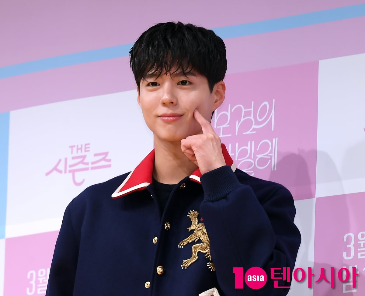 박보검, 훈훈한 볼콕...위트 넘치는 포즈[TEN포토+]
