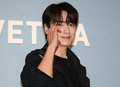 俳優イ・ジュンヒョク、貴公子フォース…今日も素敵