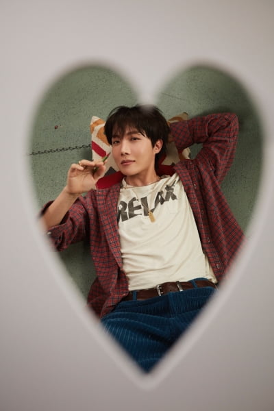 BTS 제이홉 달콤하네, 열일 대폭발 "올해 신곡 2곡 추가 발표" [공식]