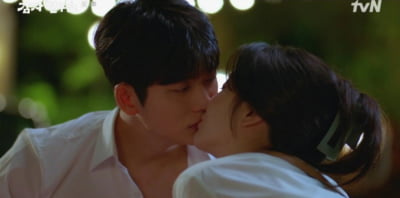 강태오♥이선빈, 핑크빛 맞았다…취중 키스 후 고백까지 "입맞춤 싫지 않아" ('감자연구소')