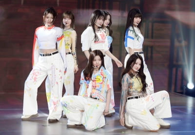 세이마이네임, 화보같은 타이틀곡 'ShaLala' 무대[TEN포토+]