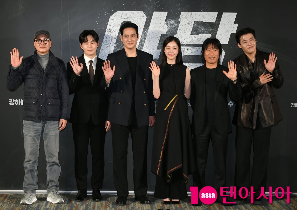 영화 '야당' 주역들 힘찬 파이팅![TEN포토]