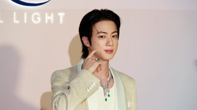 BTS Jin, Overwhelming Visuals! A Dazzling Moment