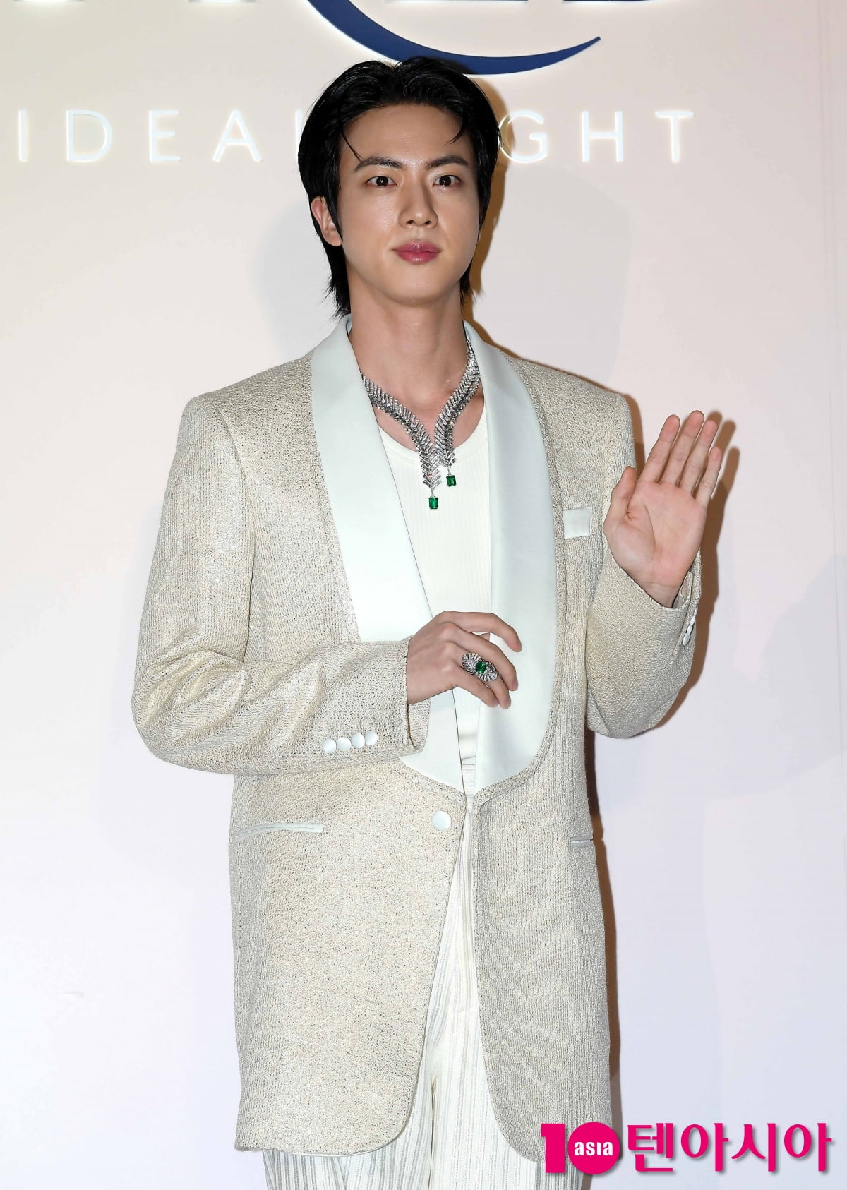 BTS 진, 귀공자 포스...섹시한 눈빛[TEN포토+]
