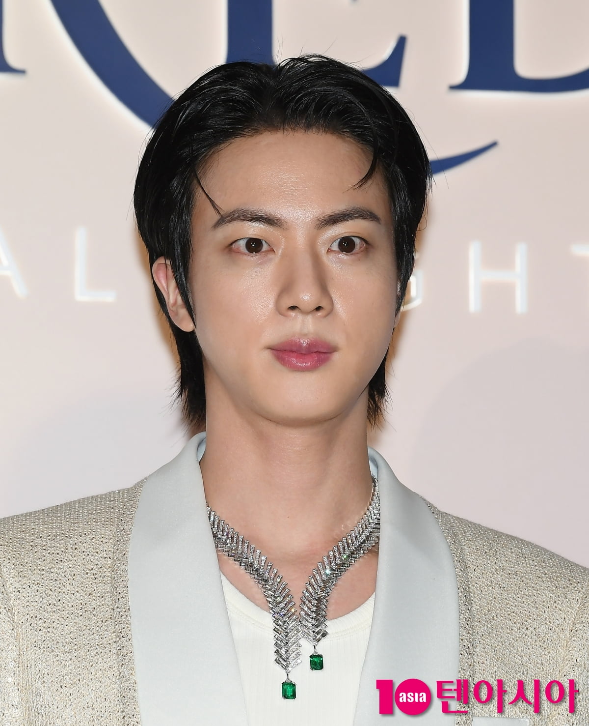 BTS 진, 뒤돌아 보면 심쿵...오늘도 멋지네[TEN포토+]