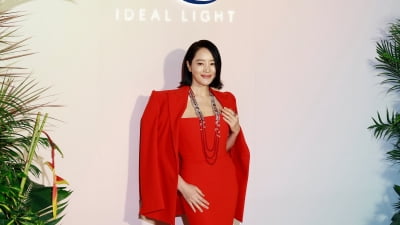 Kim Hye-soo, an overwhelming presence... a dazzling pose