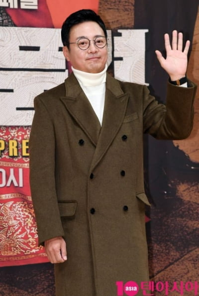 '미혼부 숨겼던' 윤다훈, 결국 눈물샘 터졌다…딸은 "버리지 않아 고마워"('같이삽시다')