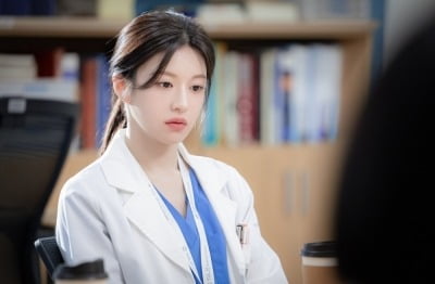 고윤정, 종로 산부인과서 포착됐다…레지던트 1년 차, 새벽 5시대 출근 도장 ('언슬전')