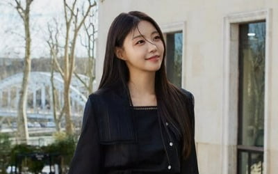 패션위크 가볼까…'솔지4' 정유진, 프랑스 파리서도 러블리 매력