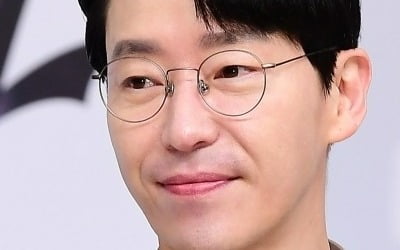 엄기준, 끝내 눈물 보였다…영국서 갑작스레 '왈칵' ('샬라샬라')