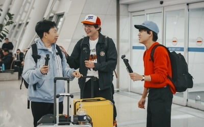 'MBC 퇴사' 김대호는 빠졌다…첫만남부터 화기애애, 공항 출국길 포착 ('위대한가이드2')