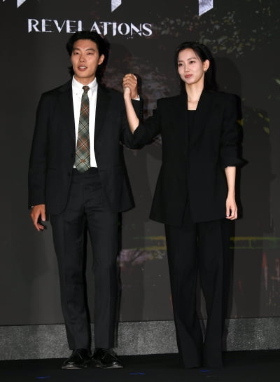 류준열-신현빈, '계시록'의 선남선녀[TEN포토+]