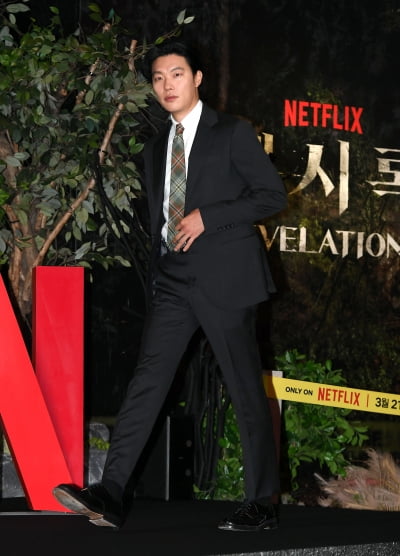 류준열, 화려한 슈트핏[TEN포토+]