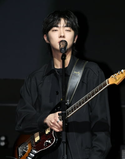박보검 미담 터졌다…'군대 후임' 드래곤포니 "떠는 모습까지 예뻐해"