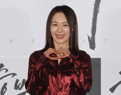 문정희, 화려한 레드...아름다운 미소[TEN포토+]