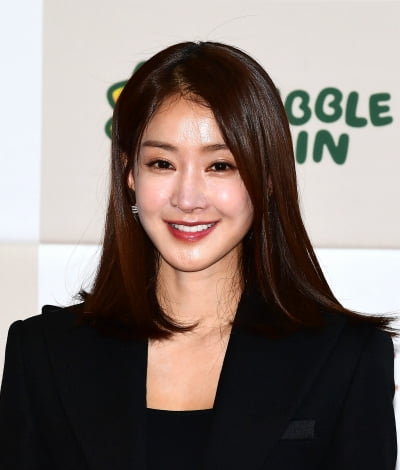 Actress Lee Si-young Withdraws from Brand Event Amidst Divorce News
