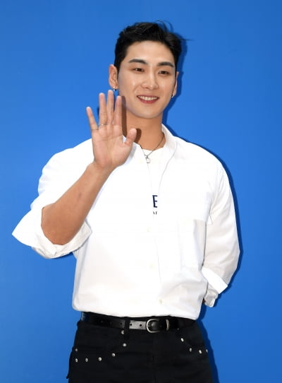 백호, 상남자 포스...태평양 어깨[TEN포토+]