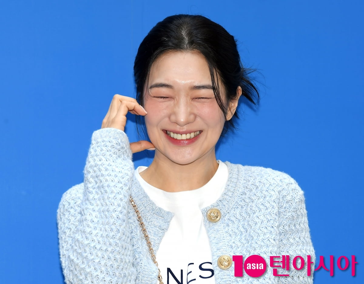정윤하, 청아한 미소...청청패션도 완벽하게 소화[TEN포토+]