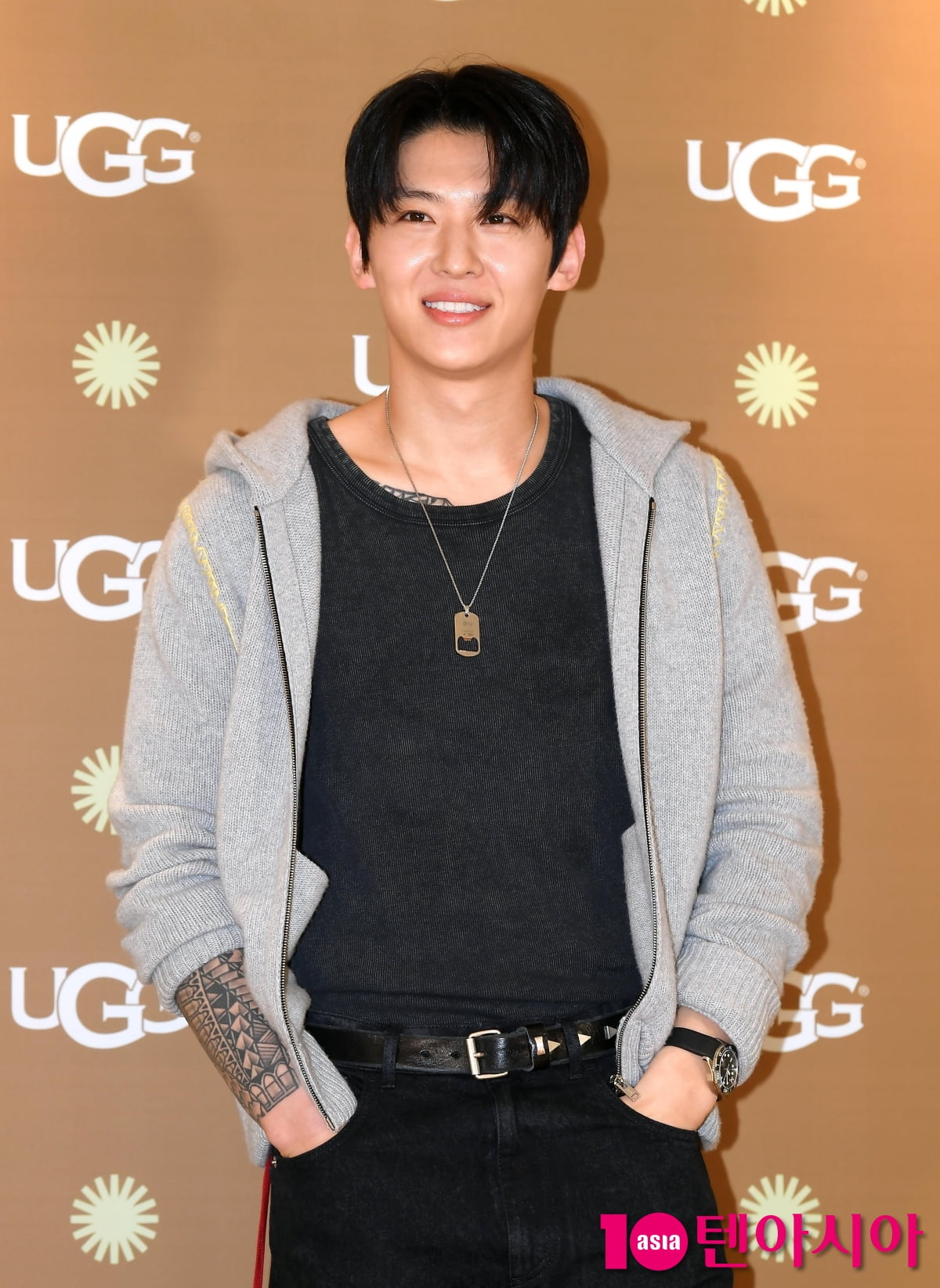덱스, 터프남의 귀여운 꽃받침...훈훈하네[TEN포토+]