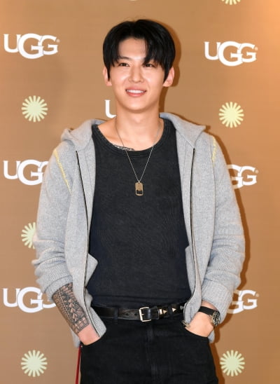 덱스, 터프남의 귀여운 꽃받침...훈훈하네[TEN포토+]